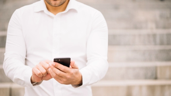 На УВЗ запретят смартфоны, планшеты и умные часы на рабочих местах