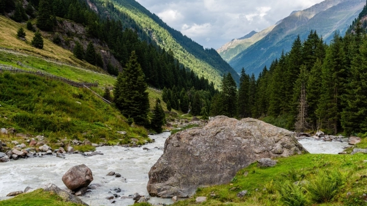 Власти Республики Алтай рассматривают меры по защите священных мест от вандализма