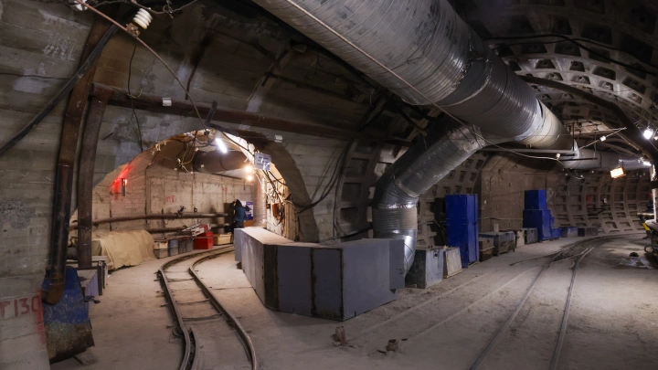 В Петербурге начался монтаж оборудования для новых станций метро «Беговая» и «Каменка»