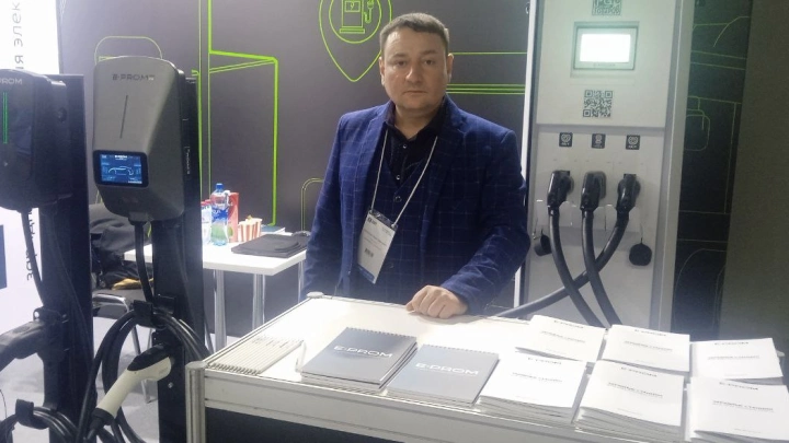 Российская компания E-PROM представила на Parking Russia новую зарядную станцию