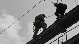 В «Норникеле» испытали самонадувающийся жилет для защиты работников при падении с высоты