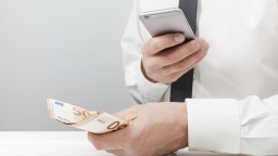 ЦБ зафиксировал рекордное сокращение обналичивания: итоги 2025 года