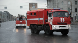 В торговом павильоне Новосибирска спасатели МЧС ликвидировали открытое горение