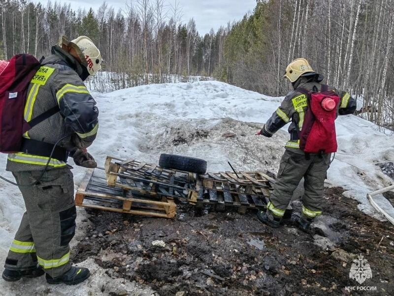 Названа предварительная причина пожара в трехэтажном магазине Сургута