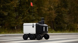 Яндекс запустил новых серийных роботов 4 поколения в Санкт-Петербурге