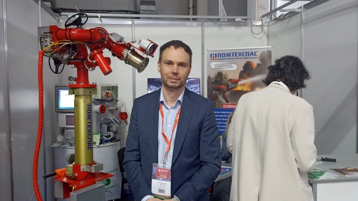 «Пожтехспас» на Securika Moscow 2026 представил роботизированную установку пожаротушения для защиты нефтебаз и ангаров