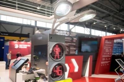 Госкорпорация «Ростех» презентовала «умный» светофор с видеокамерой