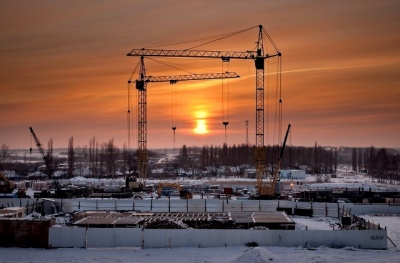 Михаил Мень потребовал неукоснительно соблюдать нормы безопасности строительных объектов