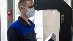 Компания Promobot установила автономный терминал для измерения температуры в научно-техническом центре компании НОВАТЭК