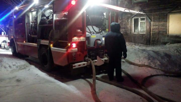 Во время пожара в Красноярском крае погибли четверо детей: жилье не было оборудовано пожарными извещателями