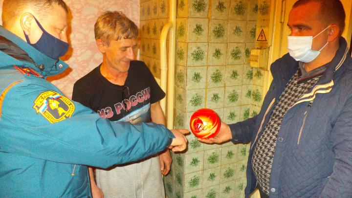 В Курской области реализуют пилотный проект по оснащению жилья многодетных семей самосрабатывающими огнетушителями «ШАР»