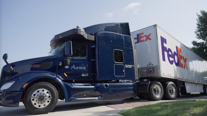 Компания FedEx тестирует беспилотные грузовики Aurora