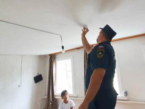 480 пожарных извещателей установили в домах многодетных семей Брянской области в 2022 году
