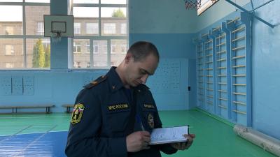 590 млн рублей выделят на обеспечение пожарной безопасности и антитеррористической защиты школ в Саратовской области