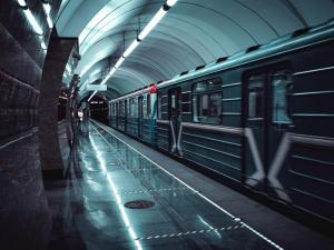 На двух станциях метро Екатеринбурга установят рамки металлодетектора и рентгенотелевизионные установки