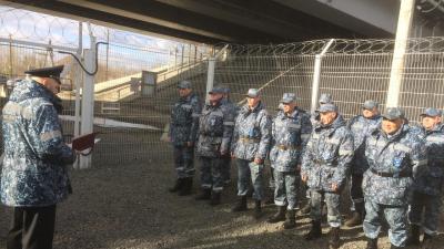 Сотрудники ведомственной охраны Минтранса отработали действия на мосту через реку Иртыш в случае возникновения ЧС