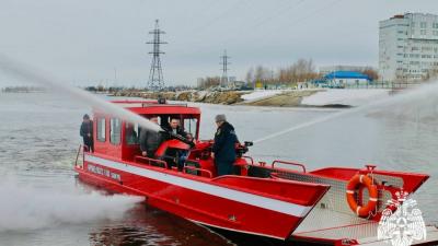 МЧС России успешно протестировало новый катер для тушения пожаров в труднодоступных населенных пунктах
