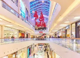 Посещаемость ТЦ в регионах упала на 5%, а в Москве и Петербурге стабильна