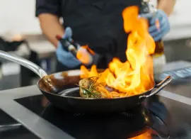 Уголовное дело о гибели двух человек возбуждено после пожара в кафе на Тургояке