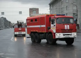 В торговом павильоне Новосибирска спасатели МЧС ликвидировали открытое горение
