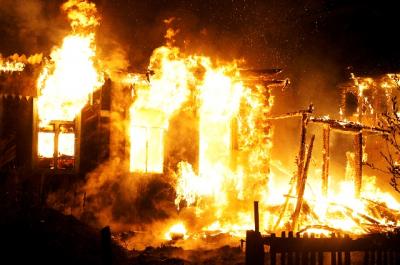 В Башкирии при пожаре в доме погибли четыре человека