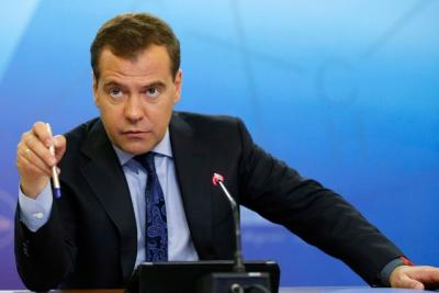 Дмитрий Медведев запретил импорт зарубежной одежды для пожарных