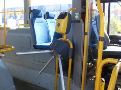 В пяти автобусах Тольятти поставили турникеты