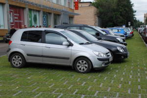 Видеокамеры помогут штрафовать москвичей за парковку на газоне