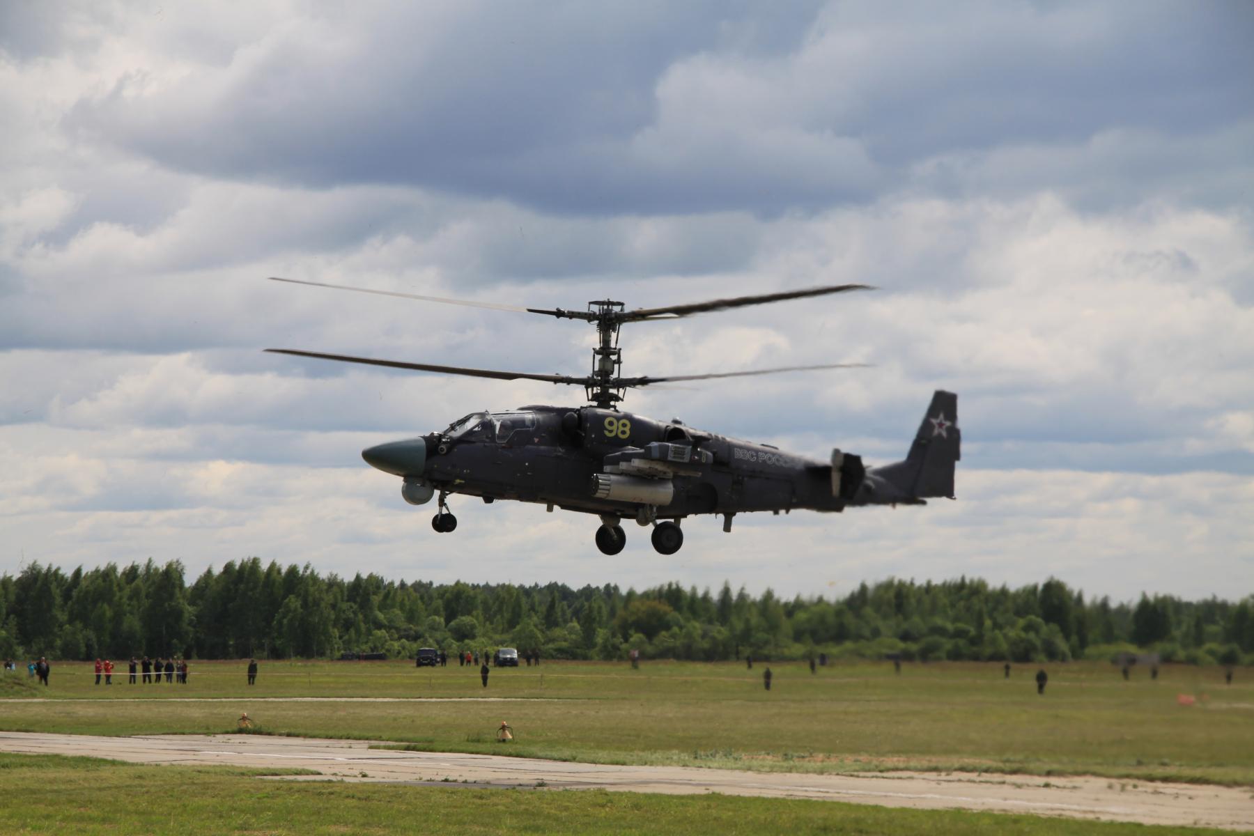 Холдинг "Вертолеты России" представит на Форуме "Армия-2015" новые модели военных вертолетов